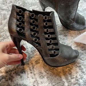 Bcbg silver metallic heels size 7.5